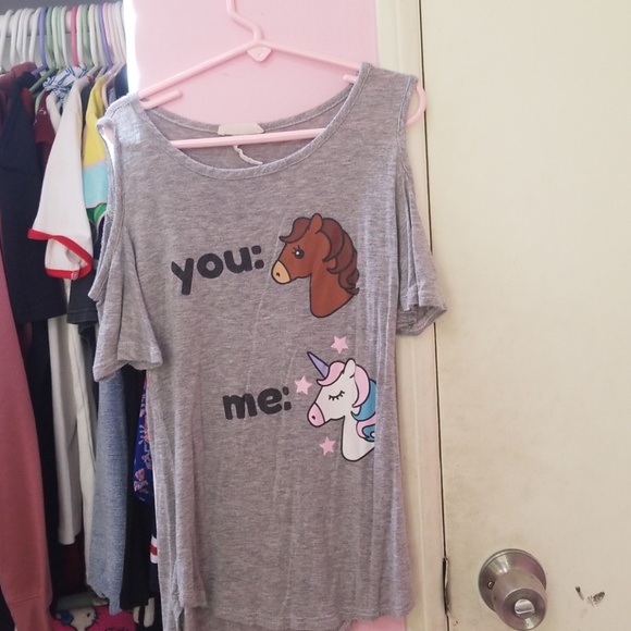 Graphic T-shirt - Picture 1 of 4